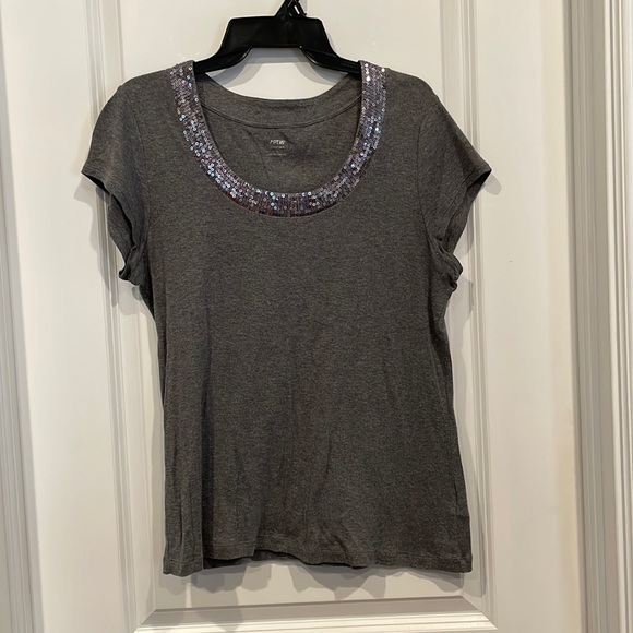 Ladies grey tee shirt with gorgeous sequin trim around collar. - Picture 1 of 3